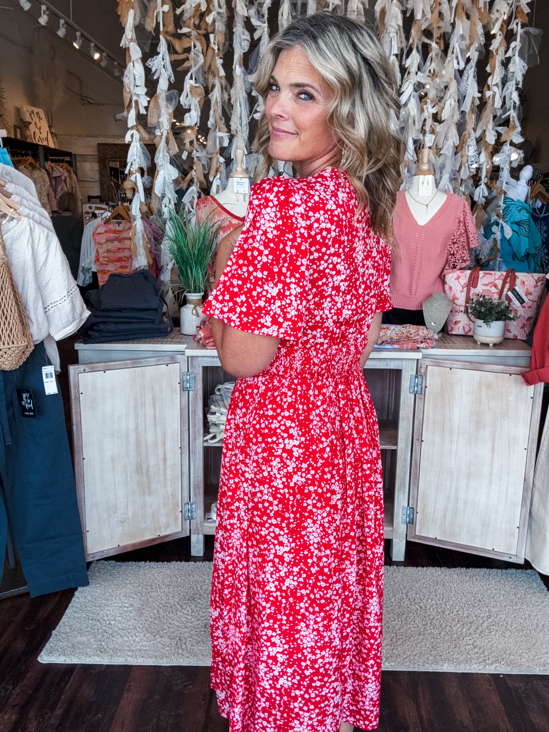 Short-sleeve Smocked Midi Dress Floral V-Neck Flutter Short Sleeve Smocked Midi Dress Mainstream Boutique Short-sleeve Smocked Midi Dress Floral V-Neck Flutter Short Sleeve Smocked Midi Dress Mainstream Boutique